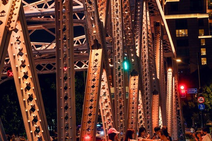 ブルーアワーの上海バンドプライベートディープダイブ歴史ウォーキングツアー