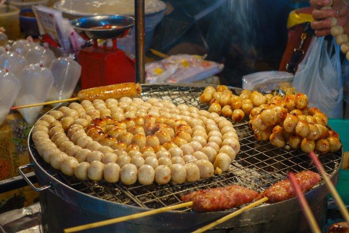 少人数グループで楽しむトゥクトゥク屋台ストリートフード＆ナイトマーケットツアー、チェンマイ