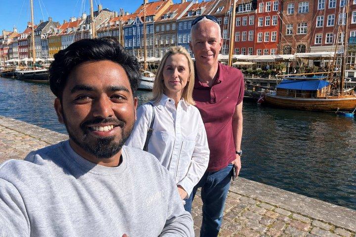 Copenhague : Visite guidée à pied avec balade en canal et défilé de la garde royale