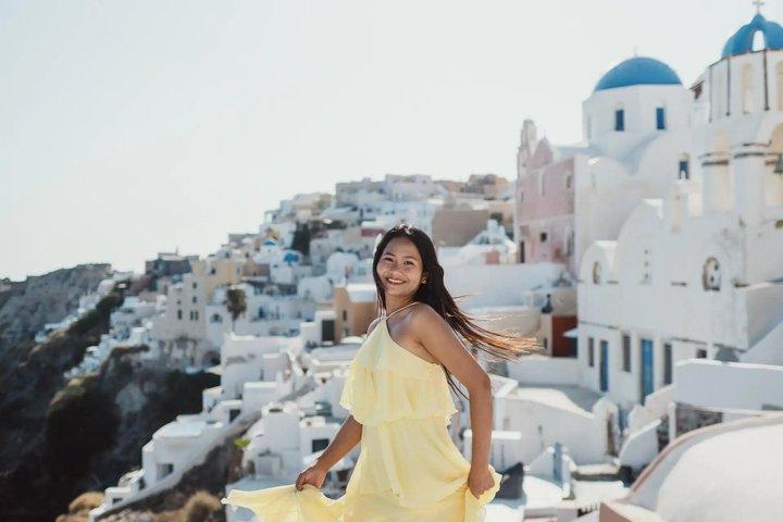 サントリーニ島での地元フォトグラファーとのプライベート写真撮影セッション