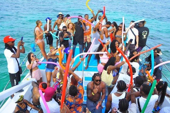 ヒップホップボートパーティー プンタカナライブDJ＆オープンバー ソカダンスホール