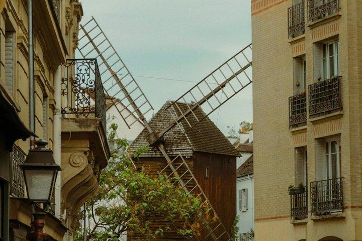 パリ モンマルトル プライベートウォーキングツアーとサクレ・クール寺院