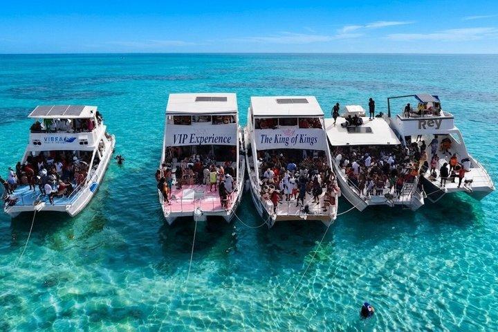 カリブ海プンタカナのヒップホップパーティーボート、ライブDJ＆オープンバー