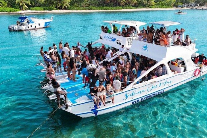 カリブ海プンタカナのヒップホップパーティーボート、ライブDJ＆オープンバー