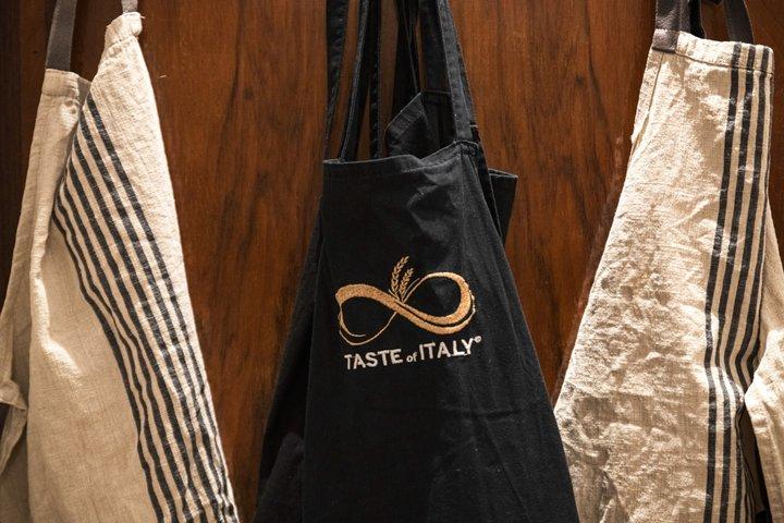 Pizza & Gelato: Family Cooking Class in Florence, Small Group
