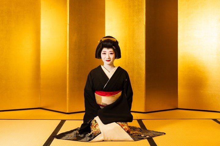 One Hour Geisha Show in Dotombori Osaka Performance