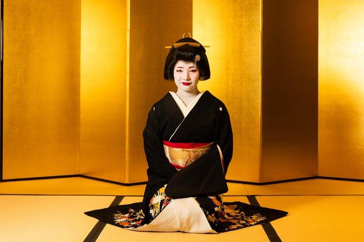 One Hour Geisha Show in Dotombori Osaka Performance