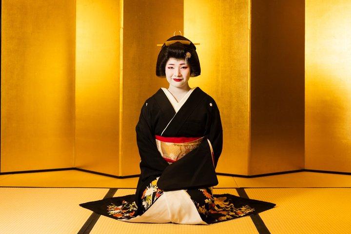 One Hour Geisha Show in Dotombori Osaka Performance