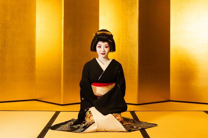 One Hour Geisha Show in Dotombori Osaka Performance