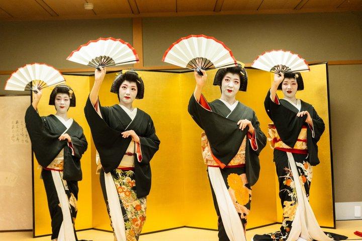 One Hour Geisha Show in Dotombori Osaka Performance