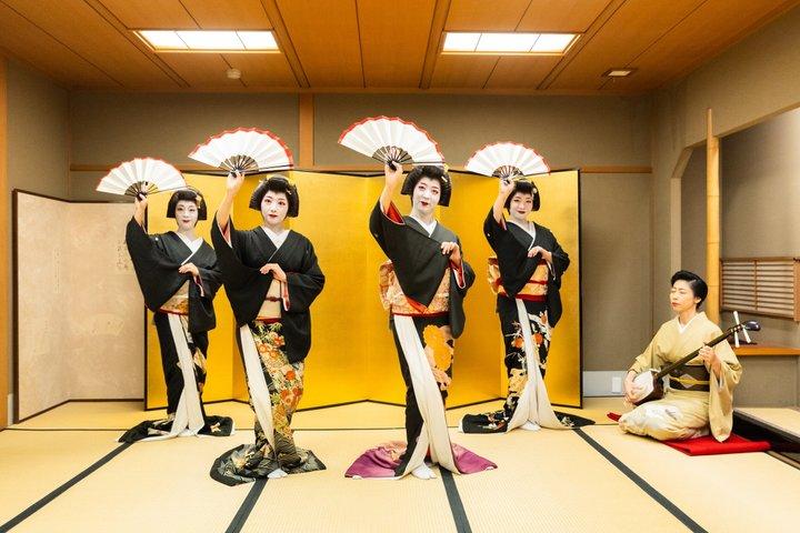 One Hour Geisha Show in Dotombori Osaka Performance