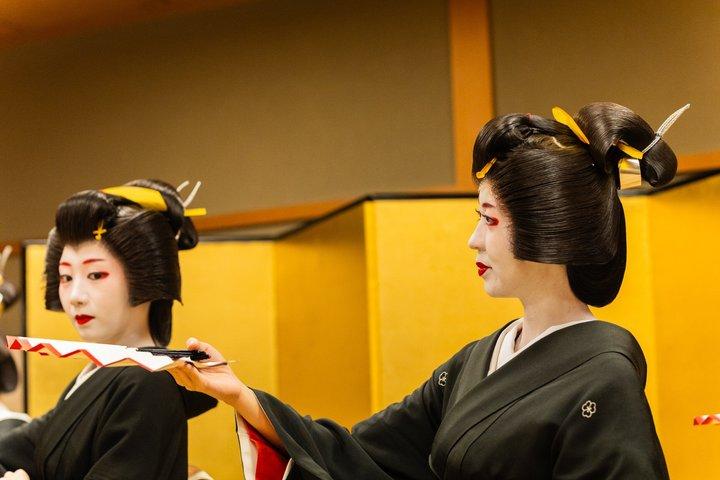 One Hour Geisha Show in Dotombori Osaka Performance