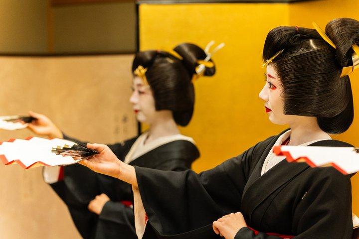 One Hour Geisha Show in Dotombori Osaka Performance