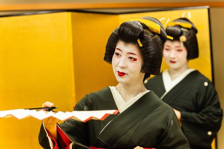 One Hour Geisha Show in Dotombori Osaka Performance