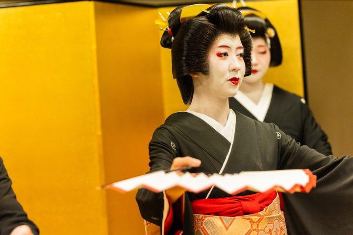 One Hour Geisha Show in Dotombori Osaka Performance