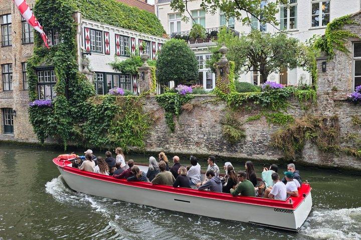 Boat Trip with Dutch Speaking Guide and Chocolate