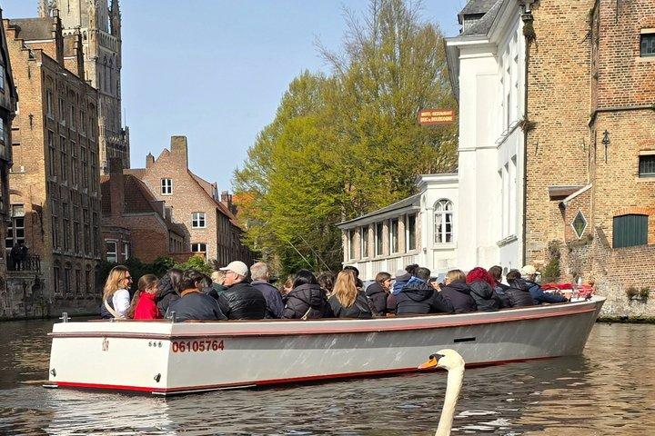 Boat Trip with Dutch Speaking Guide and Chocolate