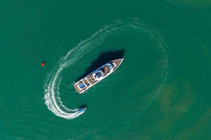 ハロン・ラグジュアリーヨットで息をのむようなハロン湾の美しさを探検