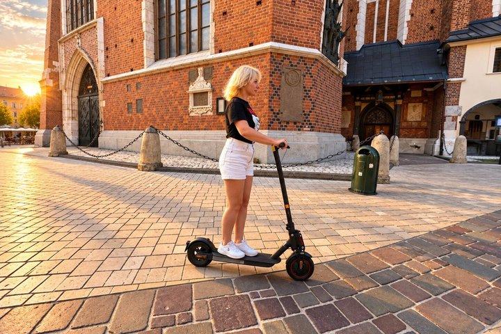 ワルシャワEスクーターツアー：旧市街＆市内中心部ガイド付き（1.5時間または3.5時間）