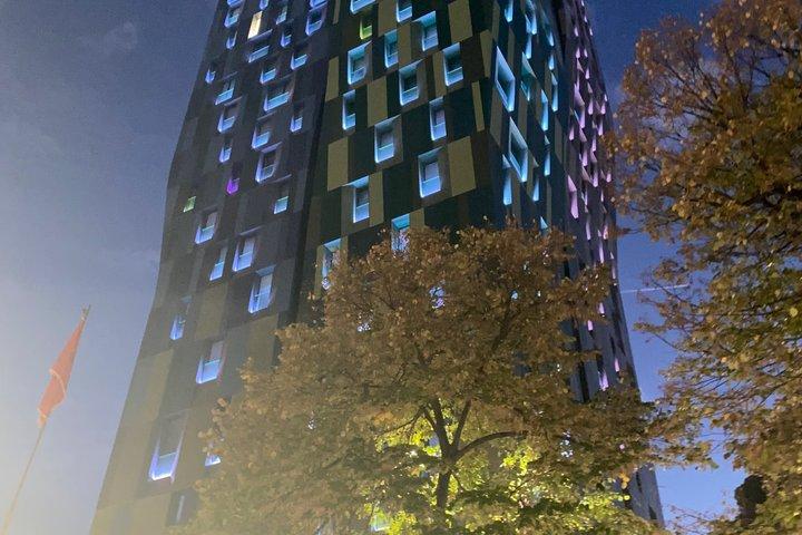 ティラナ・イブニング＆ナイトウォーキングツアー歴史と建築