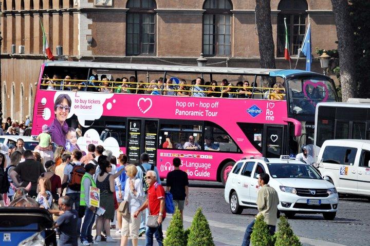 ローマの乗り降り自由な観光バスツアー