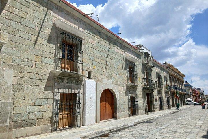 オアハカ市、通りを歩き、市場を巡り、美術館に立ち寄る。