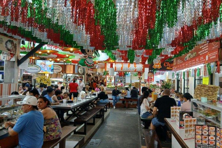 オアハカ市、通りを歩き、市場を巡り、美術館に立ち寄る。