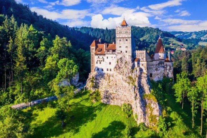 Dracula's Castle (small-group max 7) Peleș Castle and Brașov City