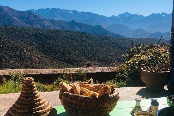 マラケシュからのアトラス山脈でのスリーバレーアドベンチャー