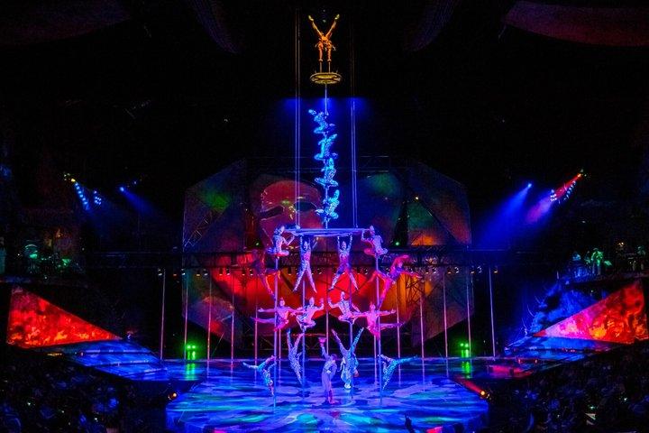 ラスベガス夜の外出：シルク・ドゥ・ソレイユのミステールとヘリコプターフライト