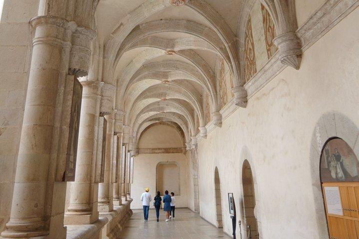 オアハカ文化博物館へのモンテ・アルバン遺跡の宝物ツアー。
