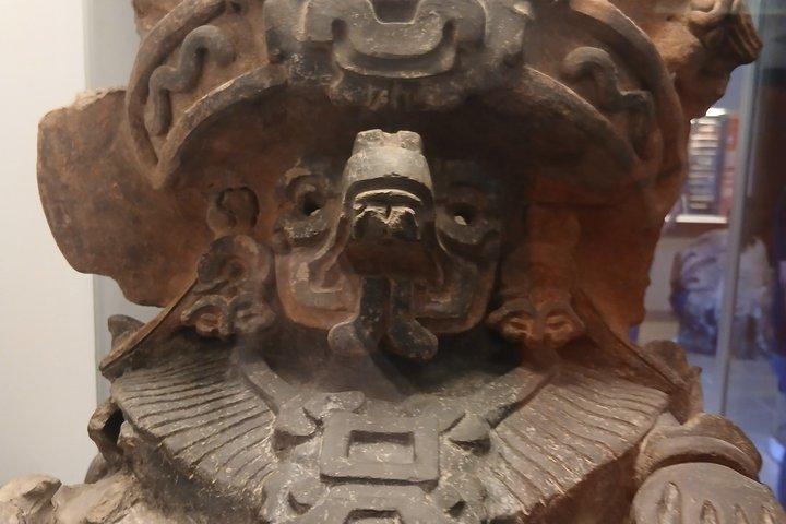 オアハカ文化博物館へのモンテ・アルバン遺跡の宝物ツアー。