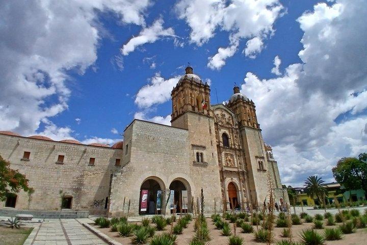 オアハカ文化博物館へのモンテ・アルバン遺跡の宝物ツアー。