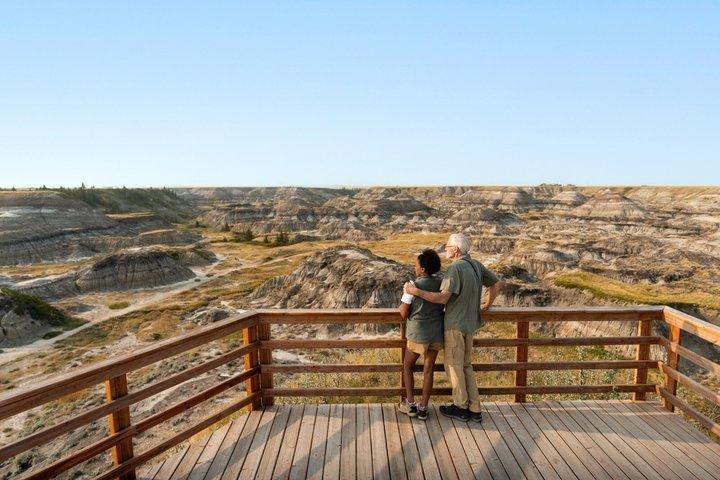 カルガリーからドラムヘラーへの恐竜のフードゥー、カナディアン・バッドランド・アドベンチャー