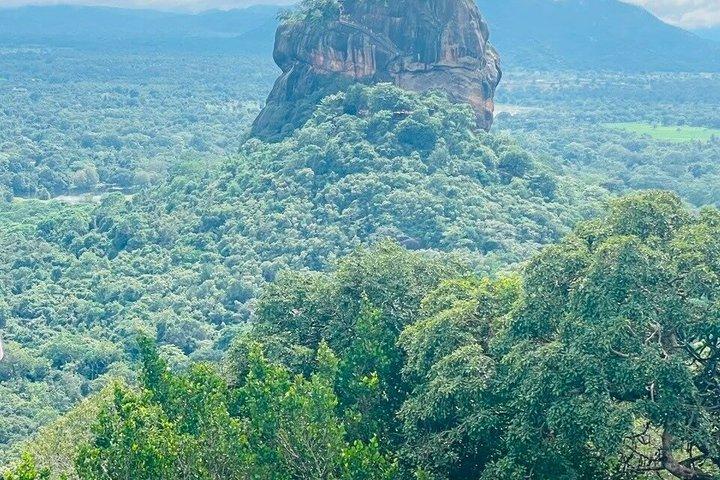 スリランカの隠れた遺産文化と市内観光4日間