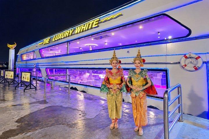 バンコクのラグジュアリーホワイトチャオプラヤディナークルーズ（ビール付き）