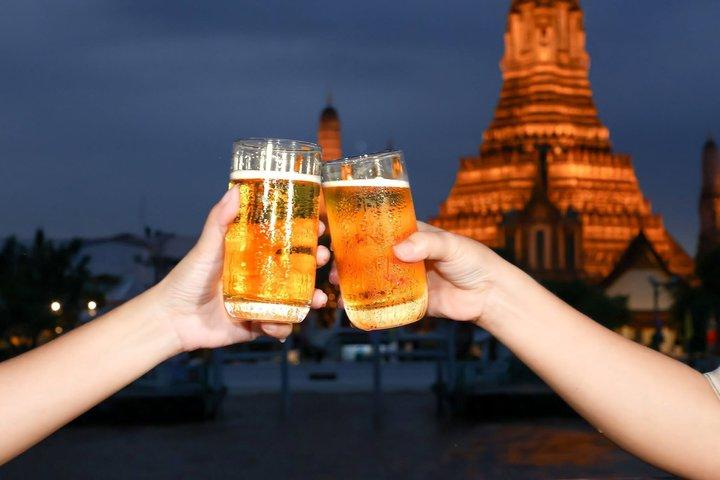 バンコクのラグジュアリーホワイトチャオプラヤディナークルーズ（ビール付き）