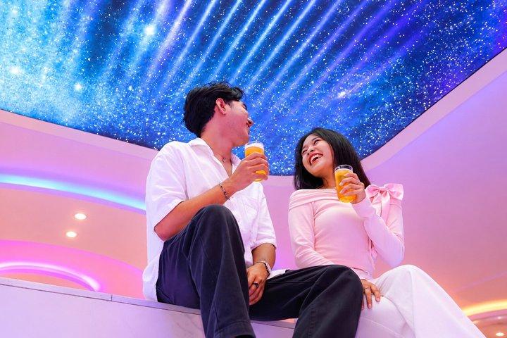 バンコクのラグジュアリーホワイトチャオプラヤディナークルーズ（ビール付き）