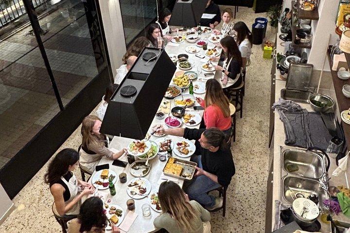 NEW! アテネ：ランチ付きギリシャ料理教室 - ドリンク込み