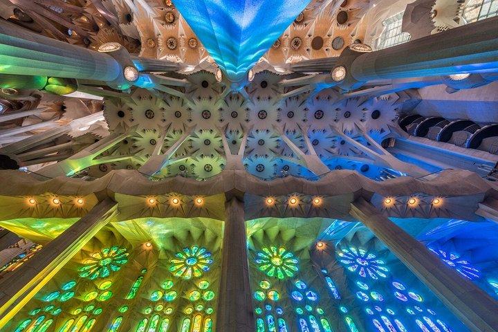 サグラダ・ファミリアへの少人数制ガイドツアー