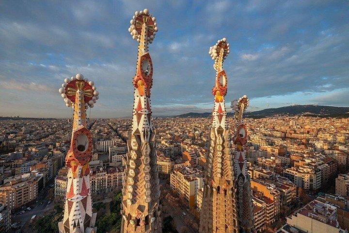 サグラダ・ファミリアへの少人数制ガイドツアー