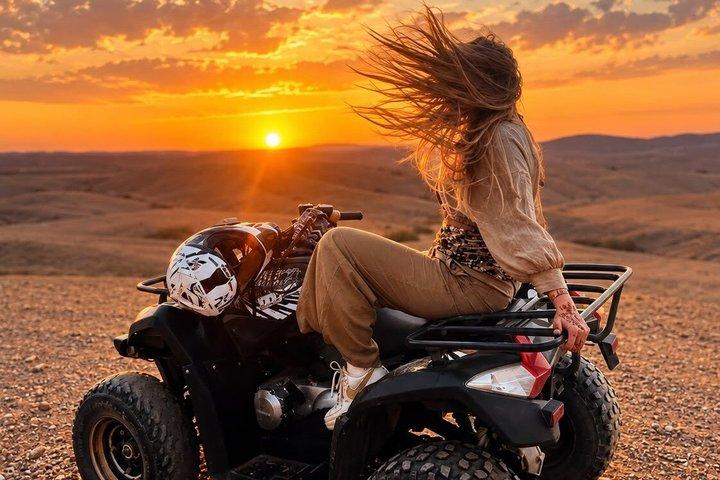 Agafay Desert Quad, Camel Ride & Dinner Show vanuit Marrakech
