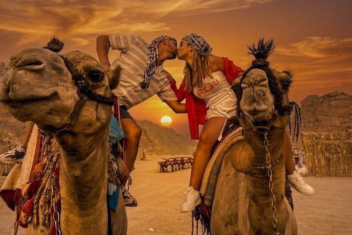 Agafay Desert Quad, Camel Ride & Dinner Show vanuit Marrakech