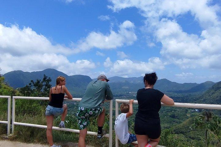 パナマシティ発アントンバレー火山クレーターツアー