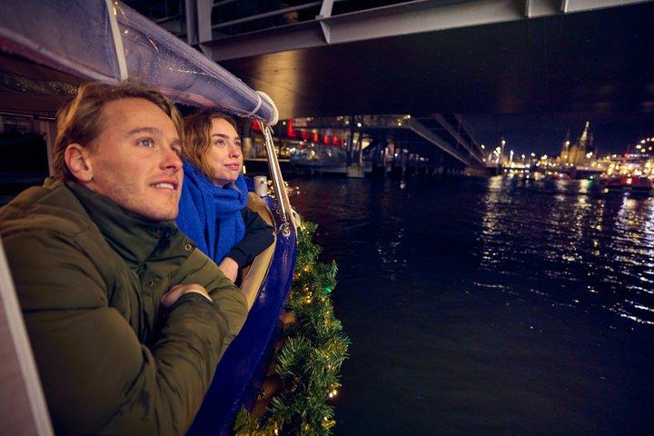 アムステルダム：夜の街の灯り運河クルーズ（ドリンク付き）