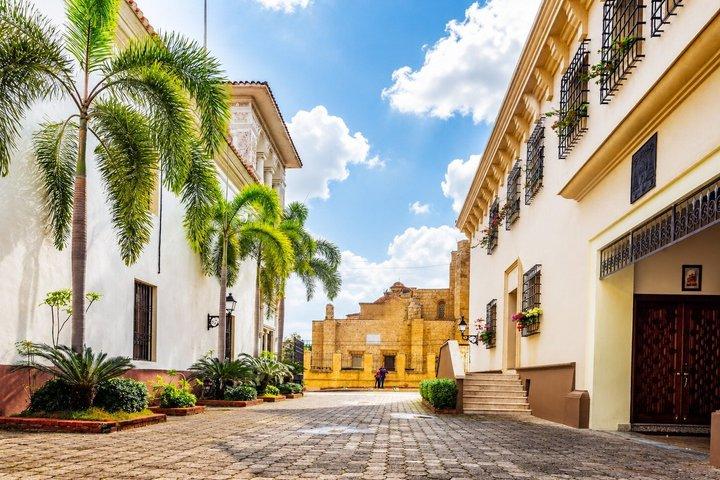 Historical Tour in the Colonial Zone