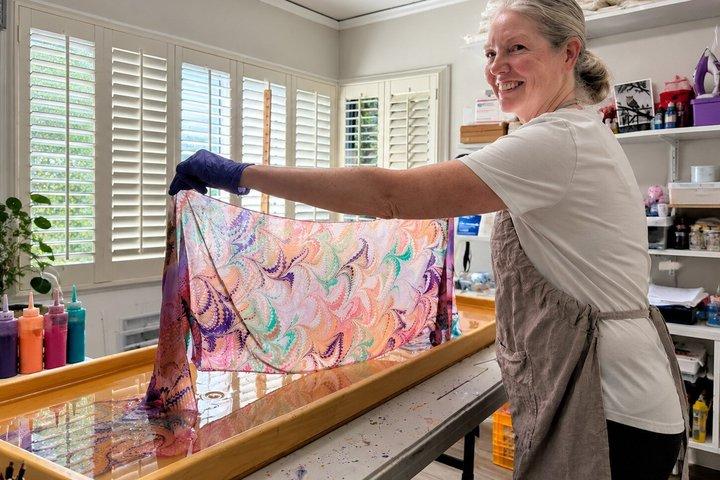 ロサンゼルスでウェアラブルアートシルク水玉模様を作成する