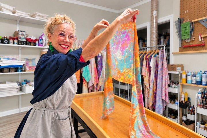 ロサンゼルスでウェアラブルアートシルク水玉模様を作成する