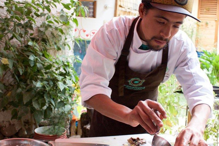 アニルとのプライベート・セクリッドバレー市場ツアーと料理教室