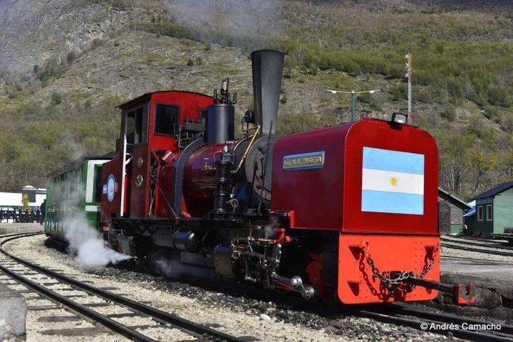 ウシュアイア：世界の果て列車、国立公園＆ビーグル海峡